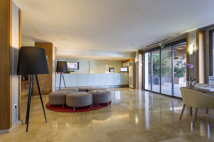 Imagen de los interiores del Hotel Palladium Hotel Cala Llonga. Foto 19