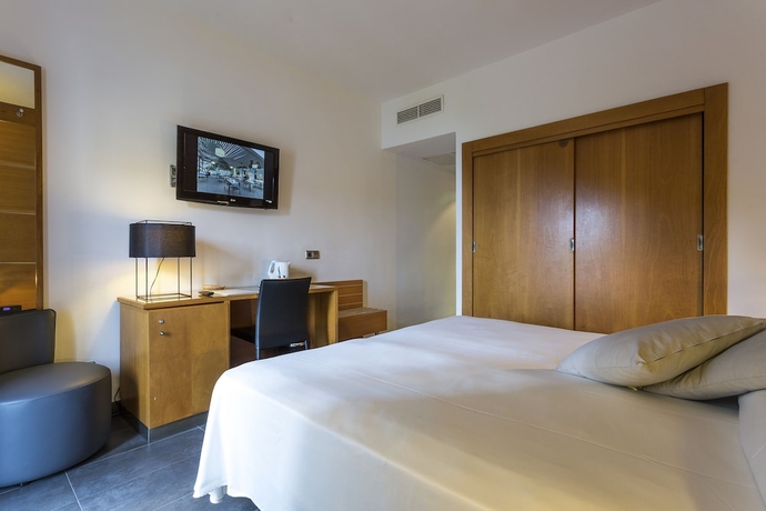 Imagen de la habitación del Hotel Palladium Hotel Cala Llonga. Foto 15