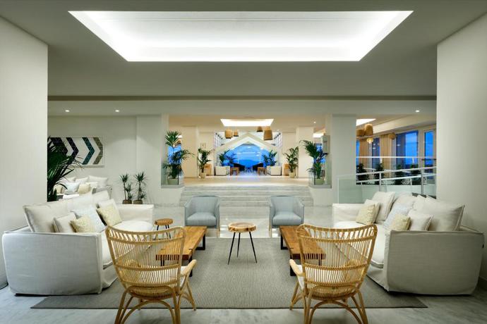 Imagen de los interiores del Hotel Palladium Hotel Menorca. Foto 11