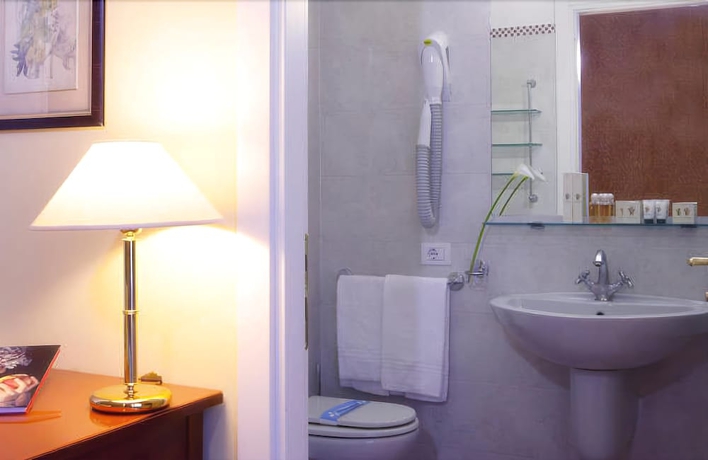 Imagen de la habitación del Hotel Pallanza. Foto 8