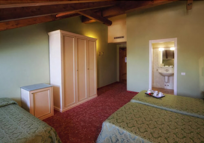 Imagen de la habitación del Hotel Pallanza. Foto 10