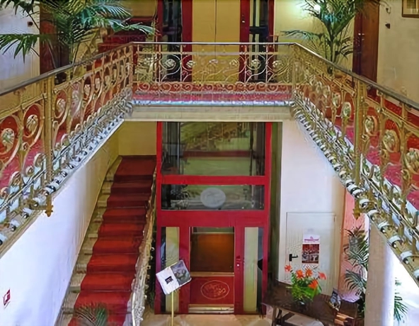 Imagen de los interiores del Hotel Pallanza. Foto 12