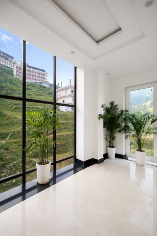 Imagen de los interiores del Hotel Palm Aryan Pause by the Stream Resort. Foto 12