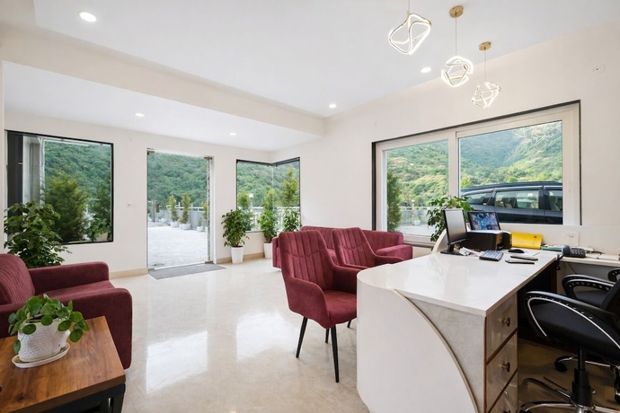 Imagen de los interiores del Hotel Palm Aryan Pause by the Stream Resort. Foto 14
