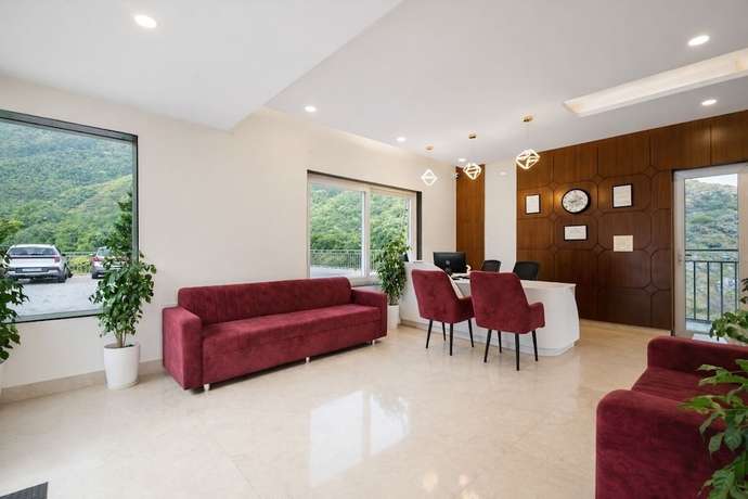 Imagen de los interiores del Hotel Palm Aryan Pause by the Stream Resort. Foto 15