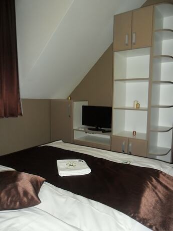 Imagen de la habitación del Hotel Palm, Baktal&oacute;r&aacute;nth&aacute;za. Foto 15