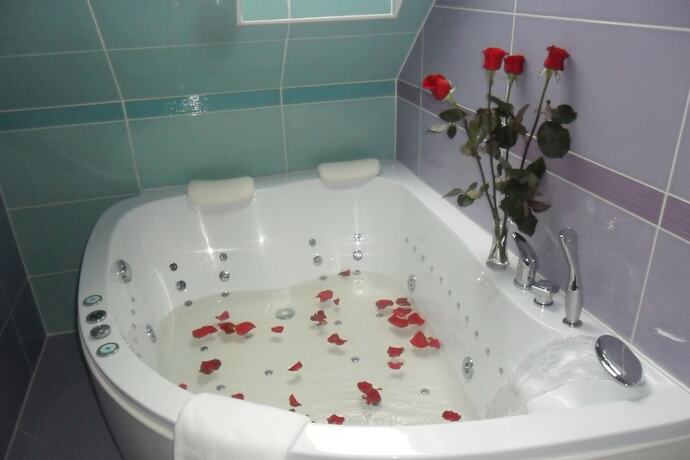 Imagen de la habitación del Hotel Palm, Baktal&oacute;r&aacute;nth&aacute;za. Foto 17