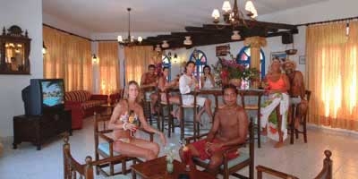 Imagen del bar/restaurante del Hotel Palm Bay. Foto 5