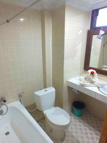 Imagen de la habitación del Hotel Palm Beach Bali. Foto 10