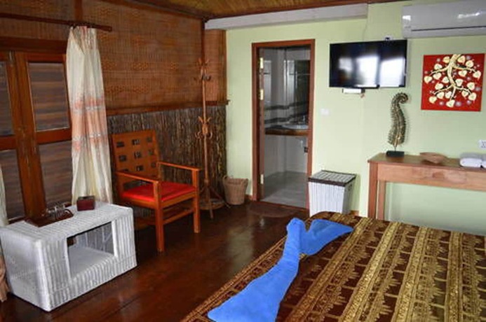 Imagen de la habitación del Hotel Palm Beach Bungalow Resort. Foto 9