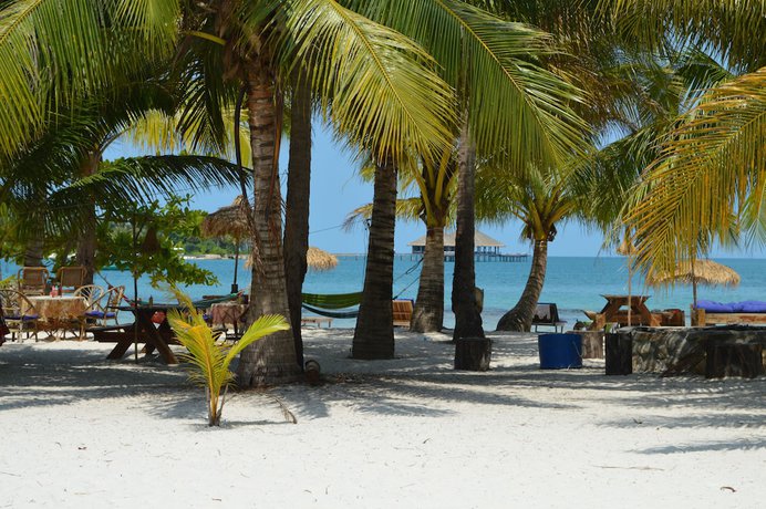 Imagen general del Hotel Palm Beach Bungalow Resort. Foto 1