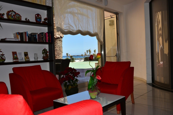 Imagen de los interiores del Hotel Palm Beach Hotel. Foto 15