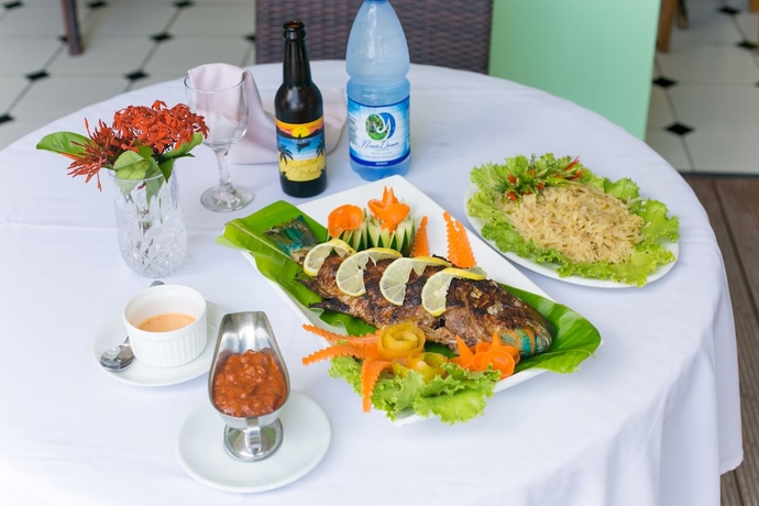 Imagen del bar/restaurante del Hotel Palm Beach, PRASLIN. Foto 3