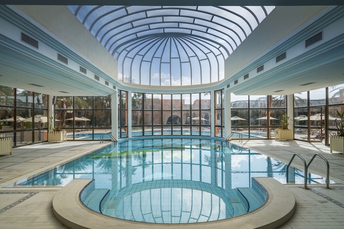 Imagen de la piscina del Hotel Palm Beach Palace Tozeur. Foto 17