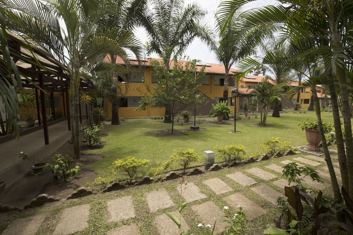 Imagen de los exteriores del Hotel Palm Beach, Pointe-Noire. Foto 16