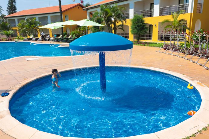 Imagen de la piscina del Hotel Palm Beach, Pointe-Noire. Foto 18