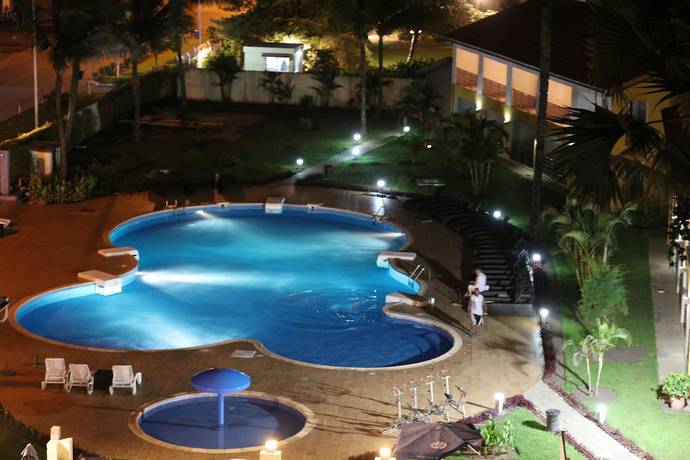 Imagen de la piscina del Hotel Palm Beach, Pointe-Noire. Foto 20