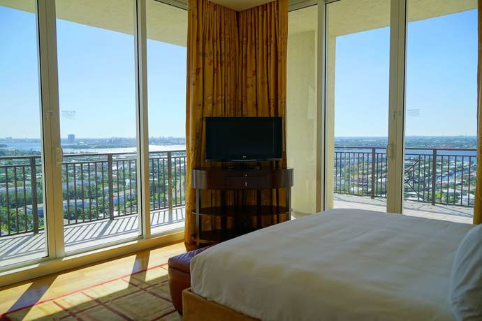 Imagen de la habitación del Hotel Palm Beach Singer Island Resort And Spa Luxury Suites. Foto 4
