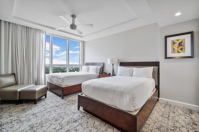 Imagen de la habitación del Hotel Palm Beach Singer Island Resort And Spa Luxury Suites. Foto 7