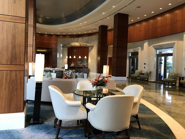 Imagen del bar/restaurante del Hotel Palm Beach Singer Island Resort And Spa Luxury Suites. Foto 3