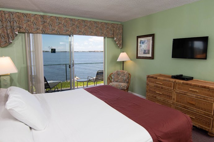 Imagen de la habitación del Hotel Palm Beach Waterfront Suites. Foto 2