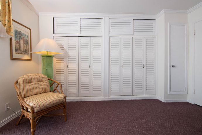 Imagen de la habitación del Hotel Palm Beach Waterfront Suites. Foto 3