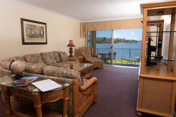 Imagen de la habitación del Hotel Palm Beach Waterfront Suites. Foto 9