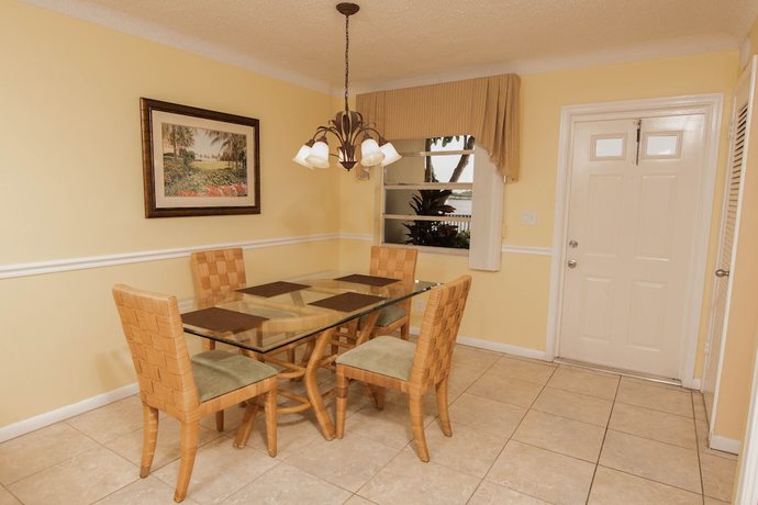 Imagen de la habitación del Hotel Palm Beach Waterfront Suites. Foto 18
