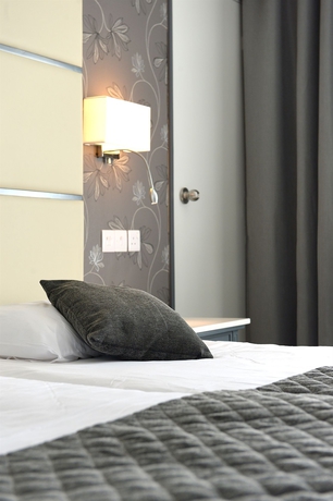 Imagen de la habitación del Hotel Palm Beach and Bungalows. Foto 6