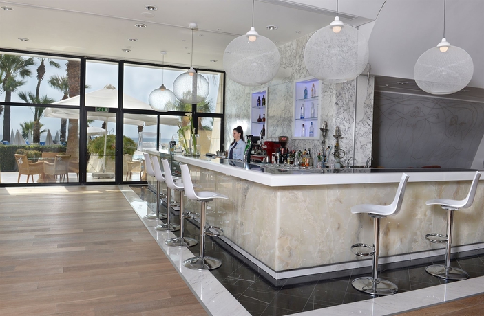 Imagen de los interiores del Hotel Palm Beach and Bungalows. Foto 11