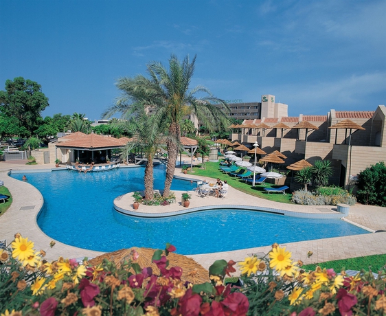 Imagen de los exteriores del Hotel Palm Beach and Bungalows. Foto 8