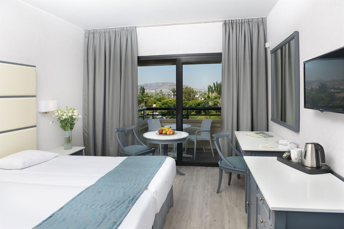 Imagen general del Hotel Palm Beach and Bungalows. Foto 2