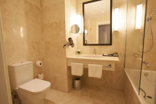 Imagen de la habitación del Hotel Palm Camayenne. Foto 2