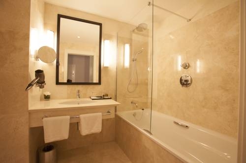 Imagen de la habitación del Hotel Palm Camayenne. Foto 4