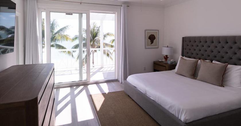 Imagen de la habitación del Hotel Palm Cay Marina, Resort and Spa. Foto 9