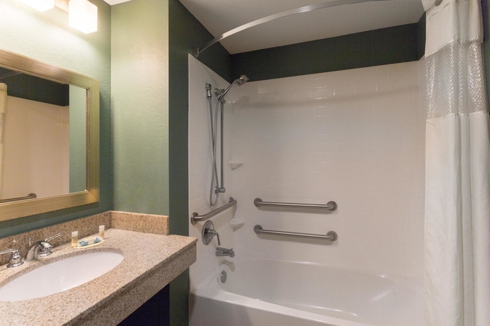 Imagen de la habitación del Hotel Palm Coast and Suites. Foto 5
