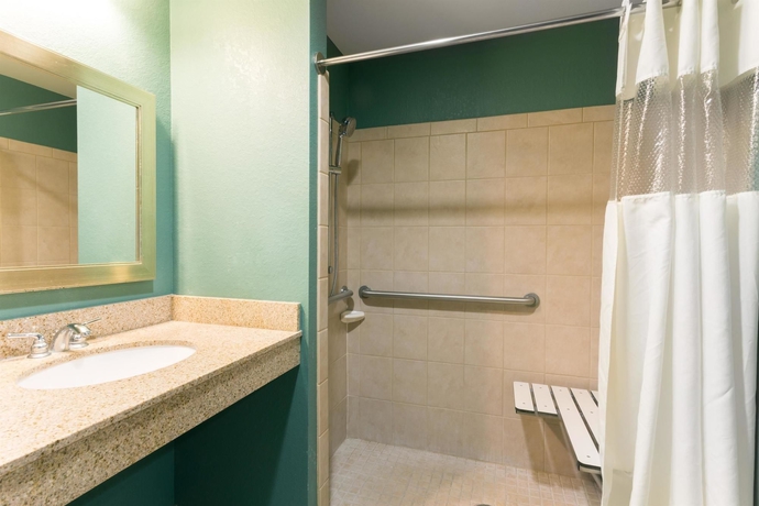 Imagen de la habitación del Hotel Palm Coast and Suites. Foto 6