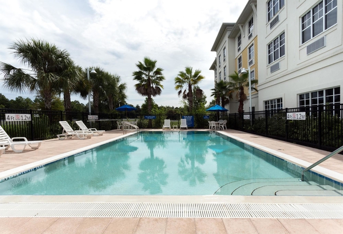 Imagen de la piscina del Hotel Palm Coast and Suites. Foto 16