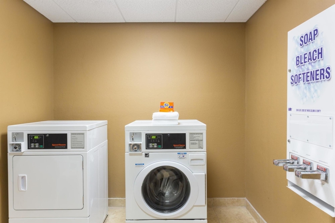 Imagen de los interiores del Hotel Palm Coast and Suites. Foto 15