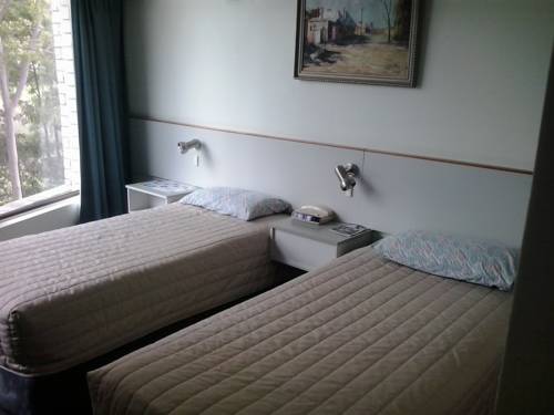 Imagen de la habitación del Hotel Palm Court Motor Inn. Foto 1