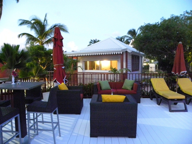 Imagen de la piscina del Hotel Palm Court Residence. Foto 14