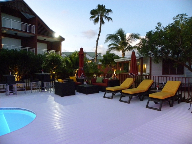 Imagen de la piscina del Hotel Palm Court Residence. Foto 15