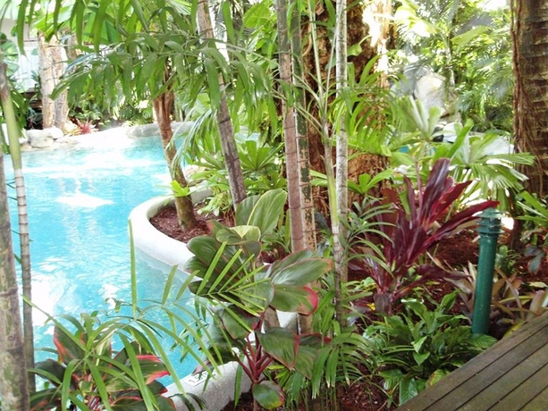 Imagen de la piscina del Hotel Palm Cove Tropic Apartments. Foto 12