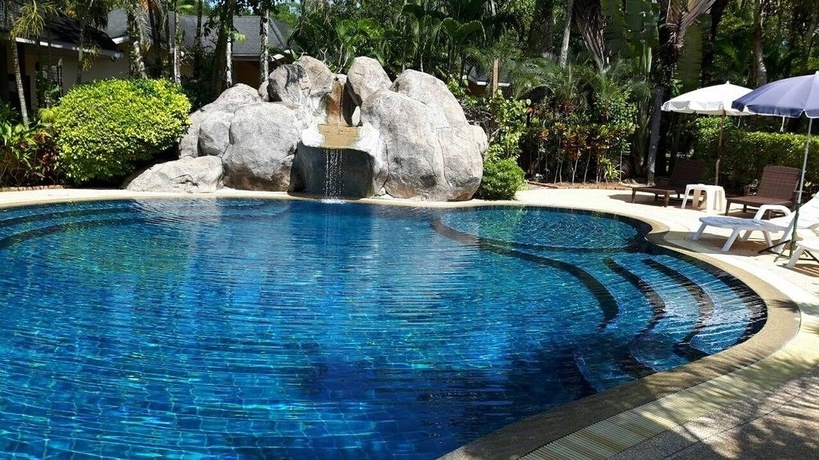 Imagen de la piscina del Hotel Palm Garden Resort Khaolak. Foto 16