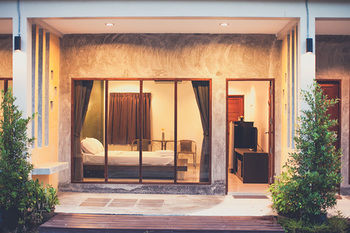 Imagen de los exteriores del Hotel Palm Garden Resort, Sikao. Foto 9