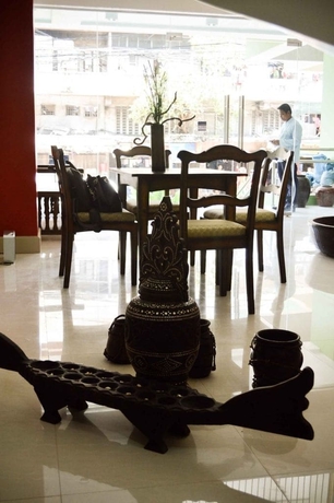 Imagen de los interiores del Hotel Palm Grass. Foto 12