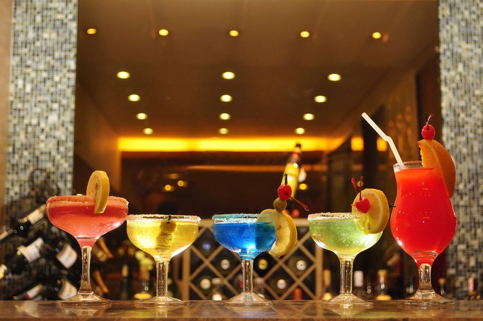 Imagen del bar/restaurante del Hotel Palm Grove, Manila. Foto 2