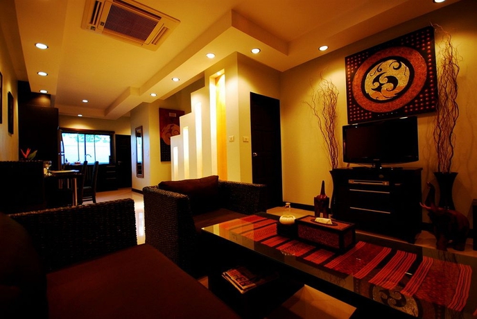 Imagen de los interiores del Hotel Palm Grove Resort. Foto 12