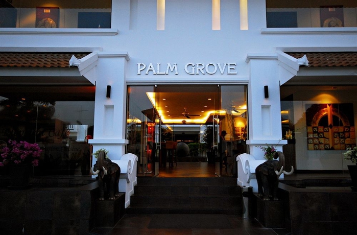 Imagen de los exteriores del Hotel Palm Grove Resort. Foto 7