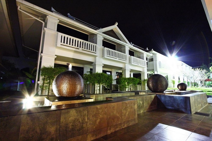 Imagen de los exteriores del Hotel Palm Grove Resort. Foto 9